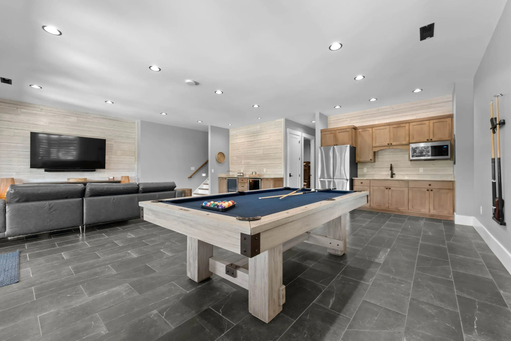 Luxe Lakefront Lodge w/ Pool, Hot Tub, Theater & Private Dock Sleeps 21