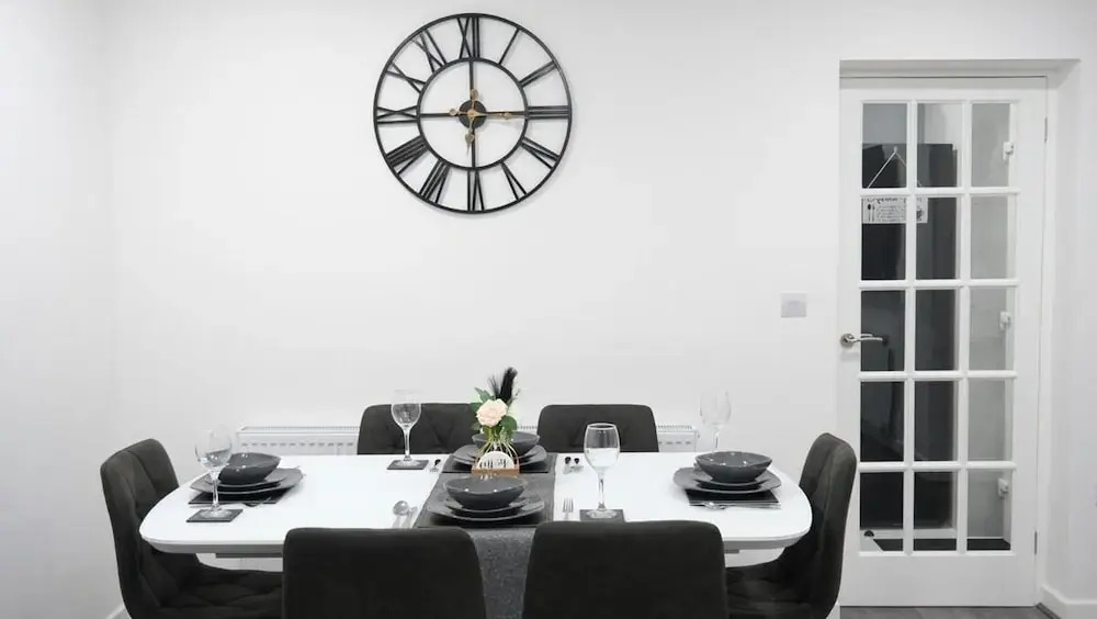 Manchester Entire 3-bed House, Sleeps 5 w/ Parking