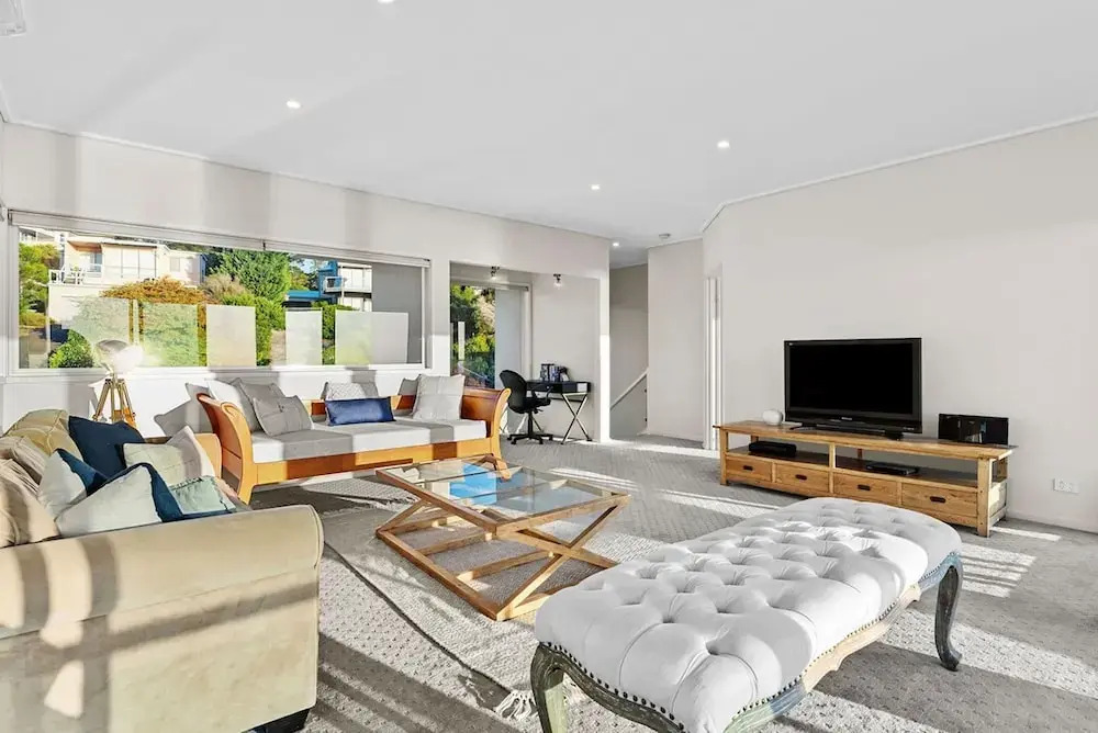 Clifftop Family Retreat With Views Pool