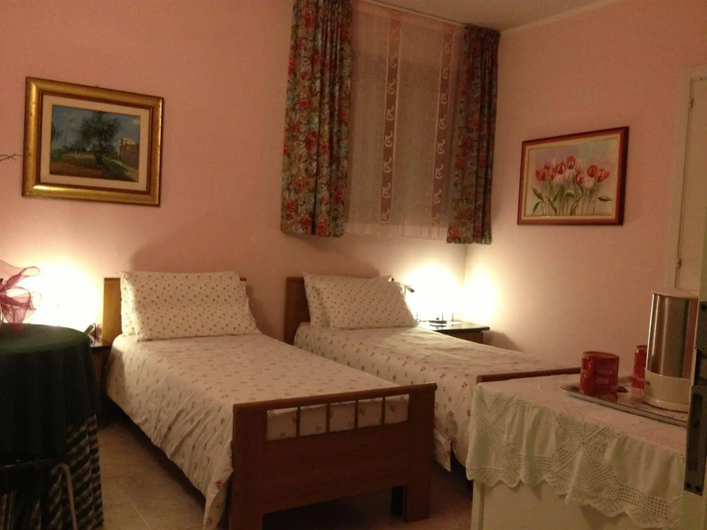 Villa Vacanze Paradiso - Oasi di Tranquillità con Piscina e Giardino a 10 min dal mare