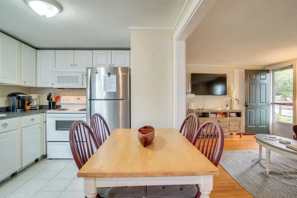 Walk to Beaches & Dining: Classic Cape Cod Cottage