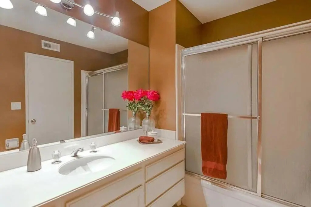 Private Country Club Condo on awesome golf course