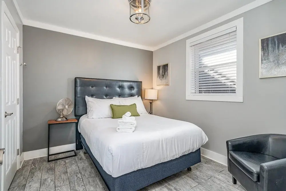 Urban Pearl-2 Bedroom & Private Patio-in Midtown