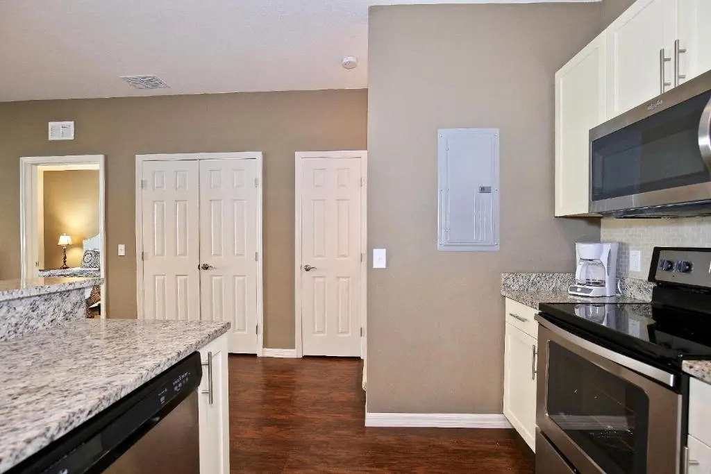 All new townhouse in gated community 10 min away from Disney!