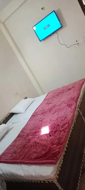 POP Royal Guest House Near GNIDA Office Metro Station