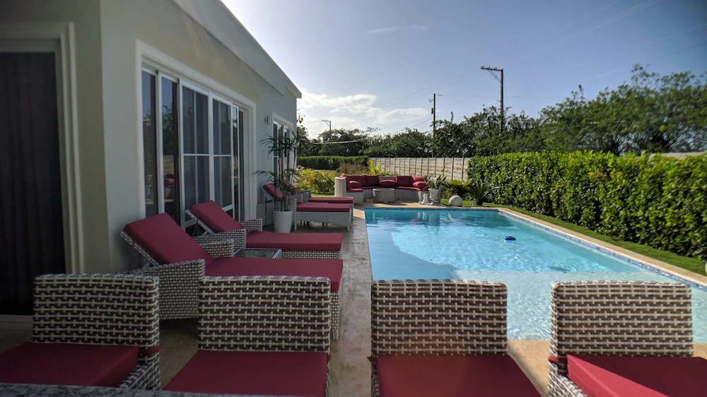 Modern & Private Tropical Villa in Gated Community Minutes From the Beach