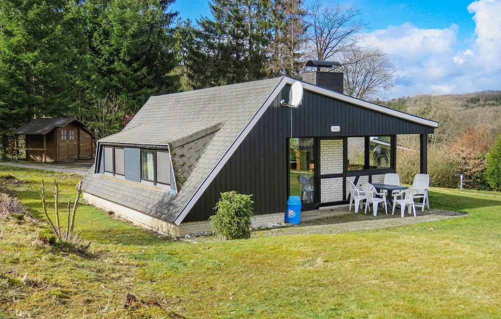 Amazing Home In Gerolstein With Kitchen