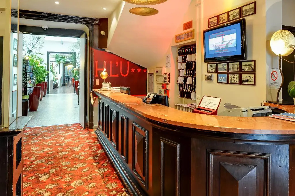 Hotel De Lunivers