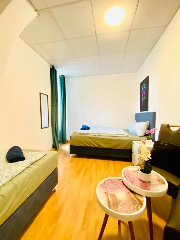 Stylish Shared 3-Bedroom Stay Near City