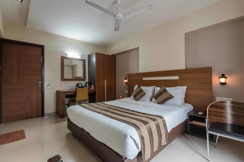 OYO 6833 Hotel Tanish Residency