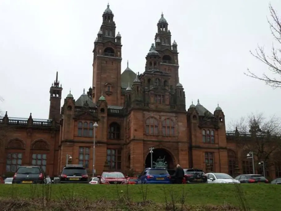 Fabulous location, One Bedroom West End Flat, just off Byres rd, close to SEC & Hydro