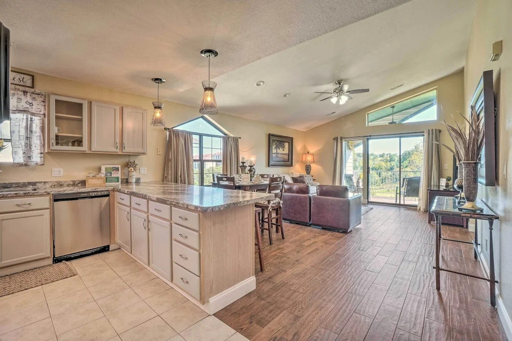 1 Block to Branson Strip: Condo w/ Views & Pool!