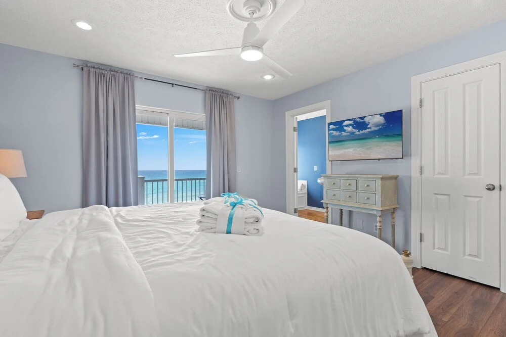 Beachfront Luxury! 4BR Townhouse W/pool & Stunning Gulf Views! Sleeps 10
