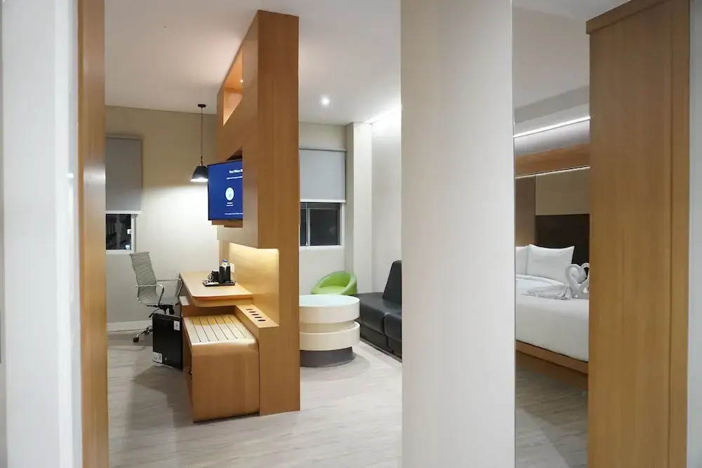 Front One Hotel Papua Lestari