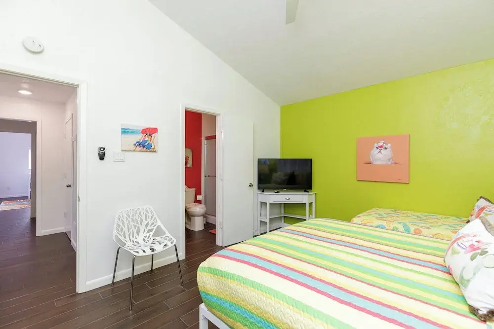 Stylish 3 Bedroom Pool Pets Sleeps 10