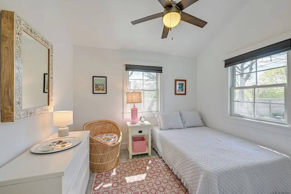 Distinctive Hamptons Home w/ Pool Near Bay, Ocean