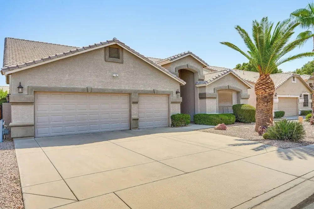 Relax Poolside in Mesa: Family Home 12 Mi to Dtwn