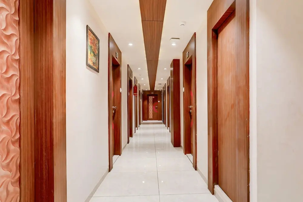 Hotel Simran Raghuveer Para by OYO Rooms