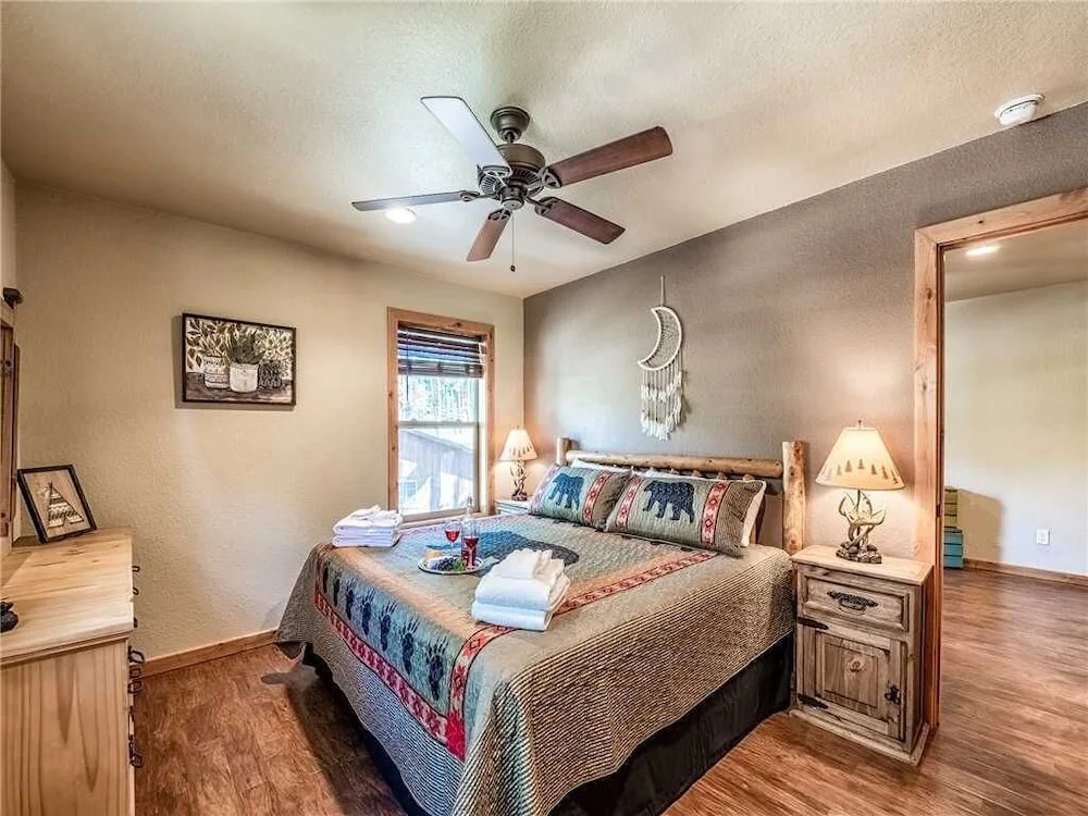 Tall Pines, 4 Bedrooms, Hot Tub, Fireplace, Sleeps 8