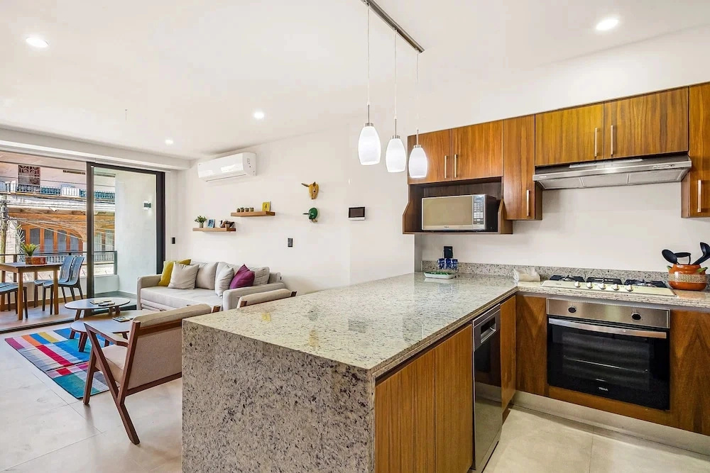 2nd-floor Condo With Heated Outdoor Pool, Grills, Balcony, W/d, AC
