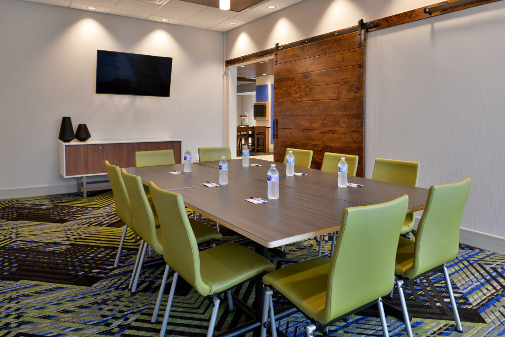 Holiday Inn Express & Suites - Marshalltown by IHG