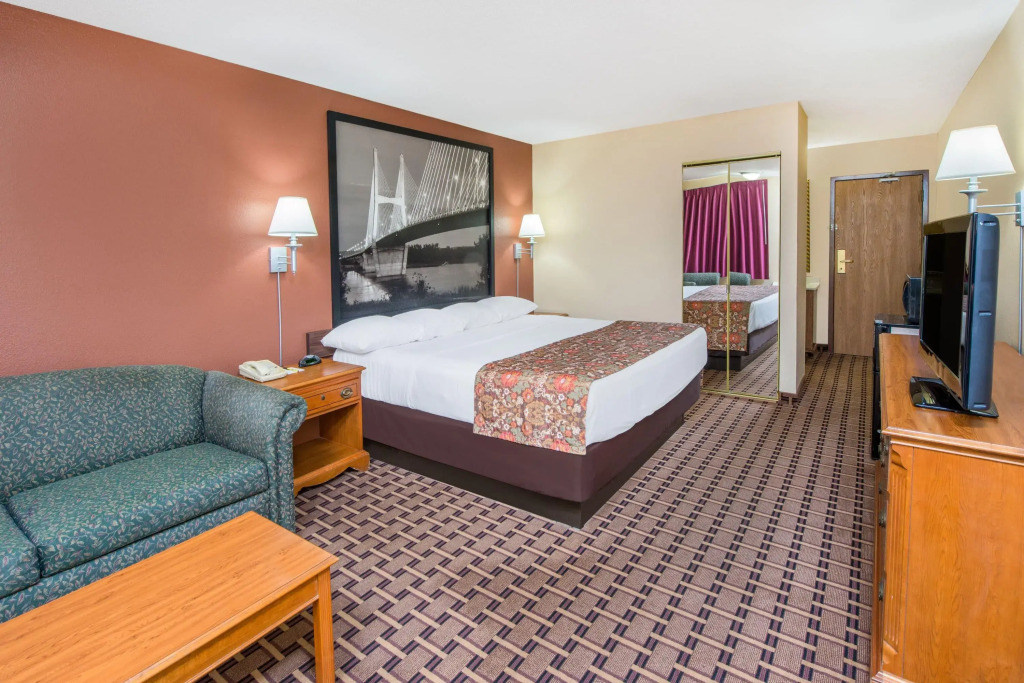 Super 8 by Wyndham Charleston Sikeston East MO