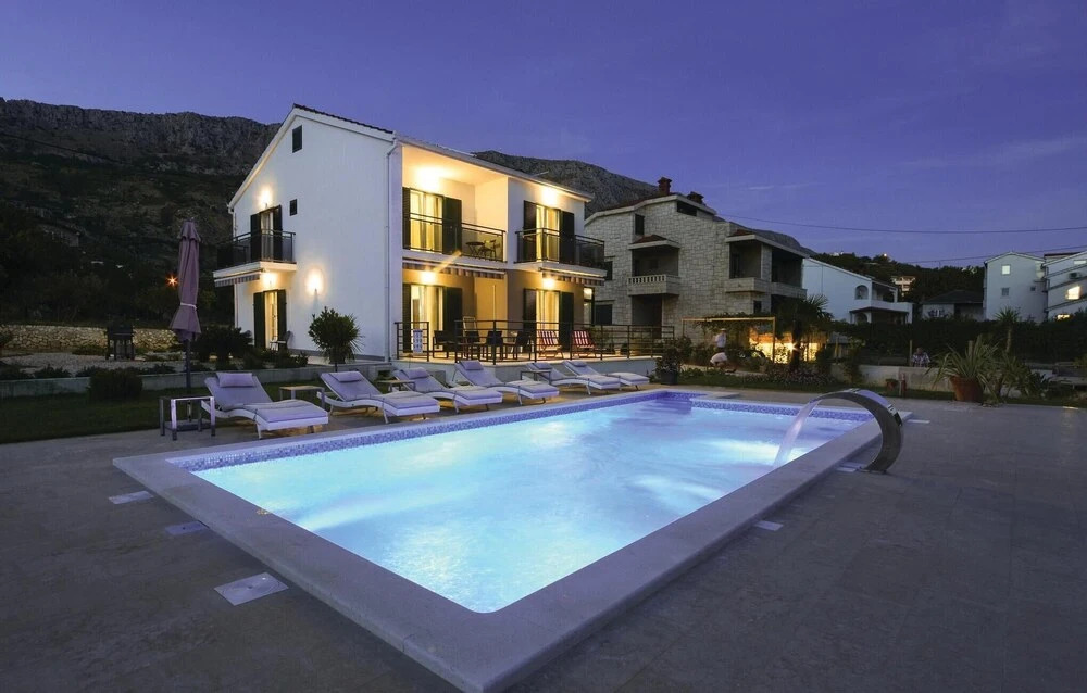 Stunning Home in Orij With Wifi and 4 Bedrooms
