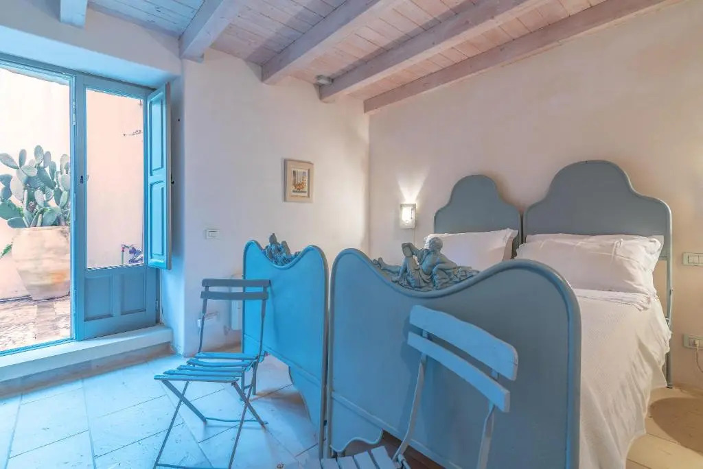 Velasquez Suite House