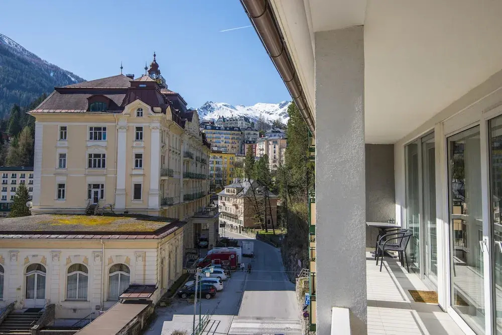 Spacious Apartment With Mountain View