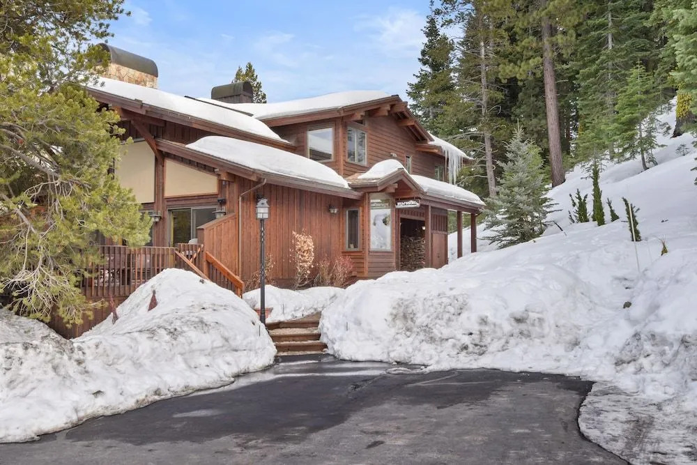 Wulf's Lodge at Olympic Valley Unwind in Hot Tub!