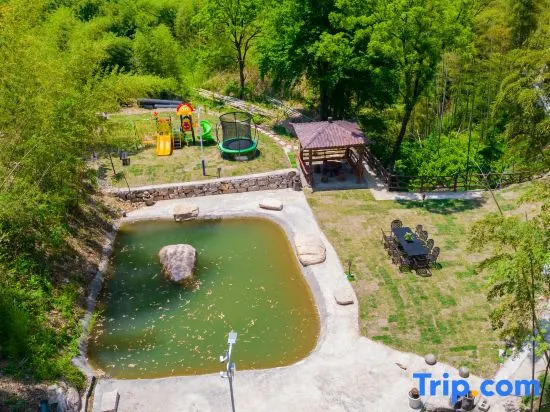 Anji Xianquan Yunlin Xijian Holiday Homestay