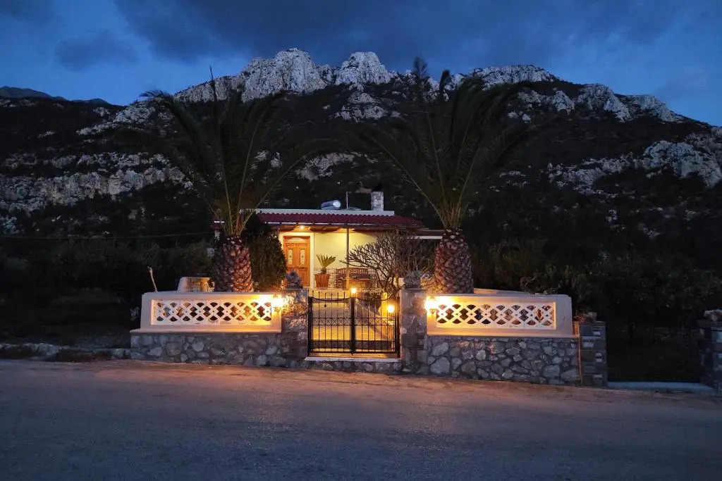 Reisis Family Residence