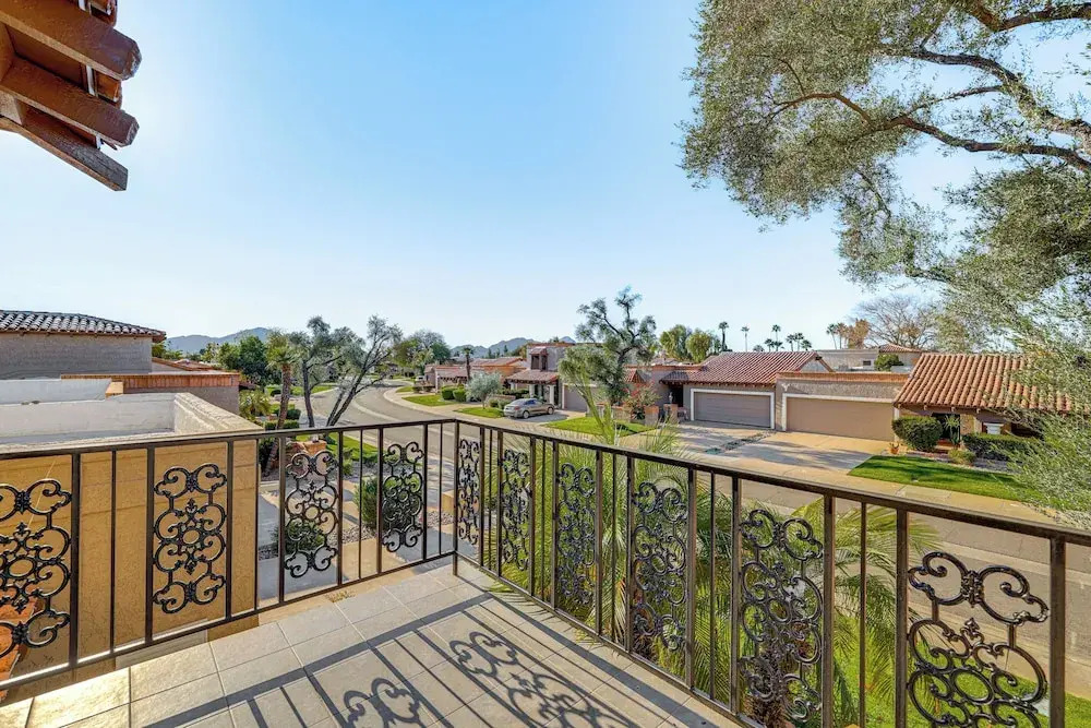 Modern Scottsdale Townhome w/ Heated Pool Access