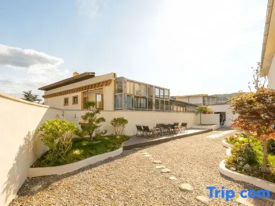 MOUNTAIN•DESIGNE Oxygen-rich Scenic Stay (Moonlight Square, Dukezong Ancient Town)