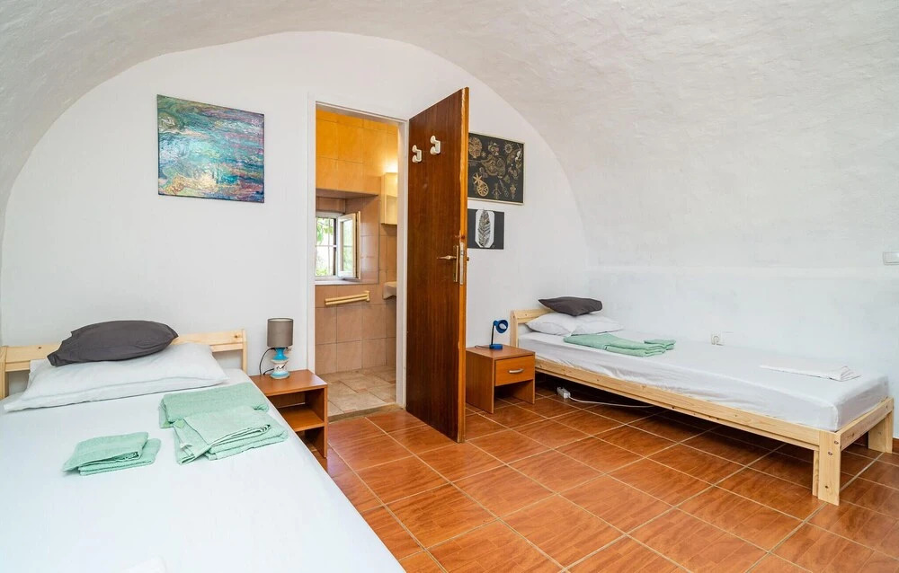 Amazing Apartment in Cavtat With Wifi and 2 Bedrooms