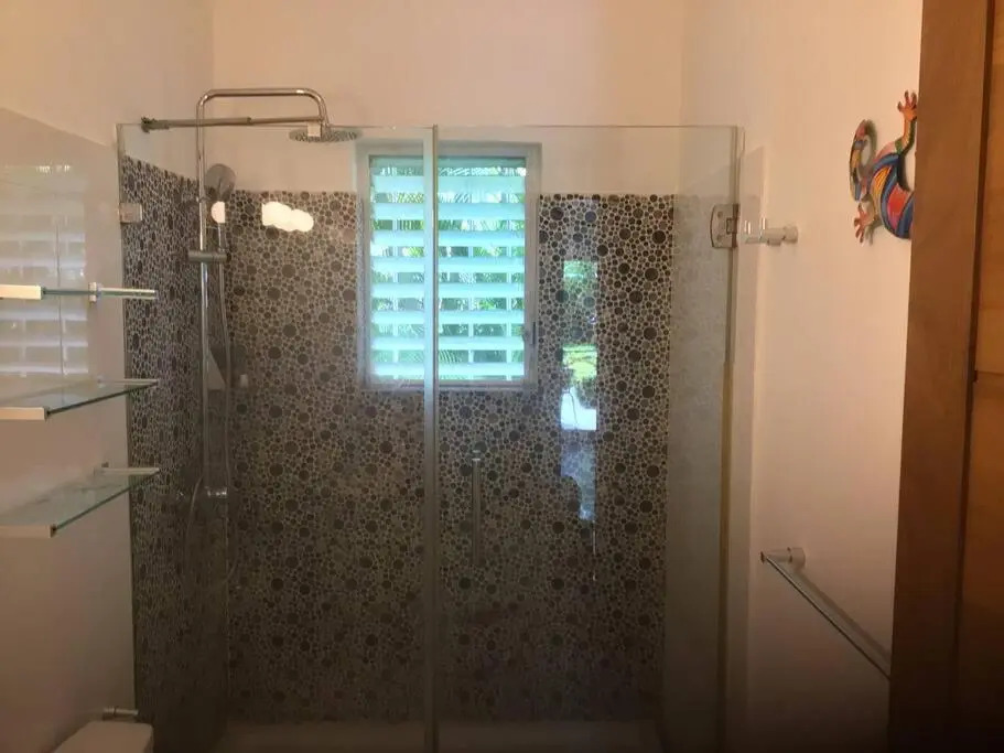 Casa Iris - Lovely 1 bdrm condo with pool; steps to the beach