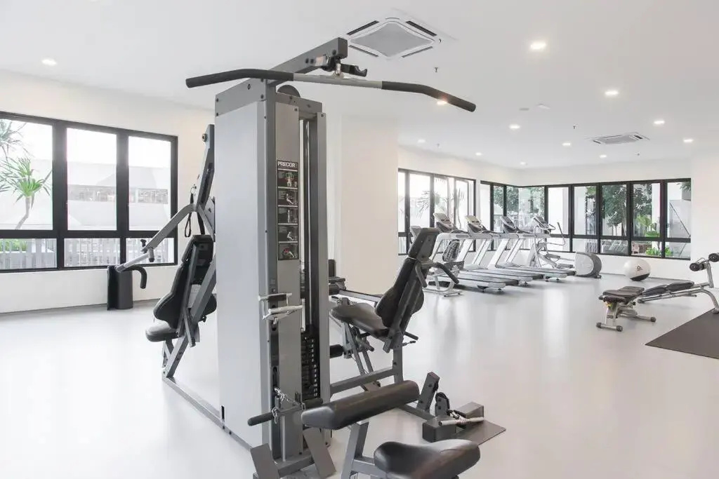iCity 1Bedroom Apt Near Mall FREE PARKING & WIFI