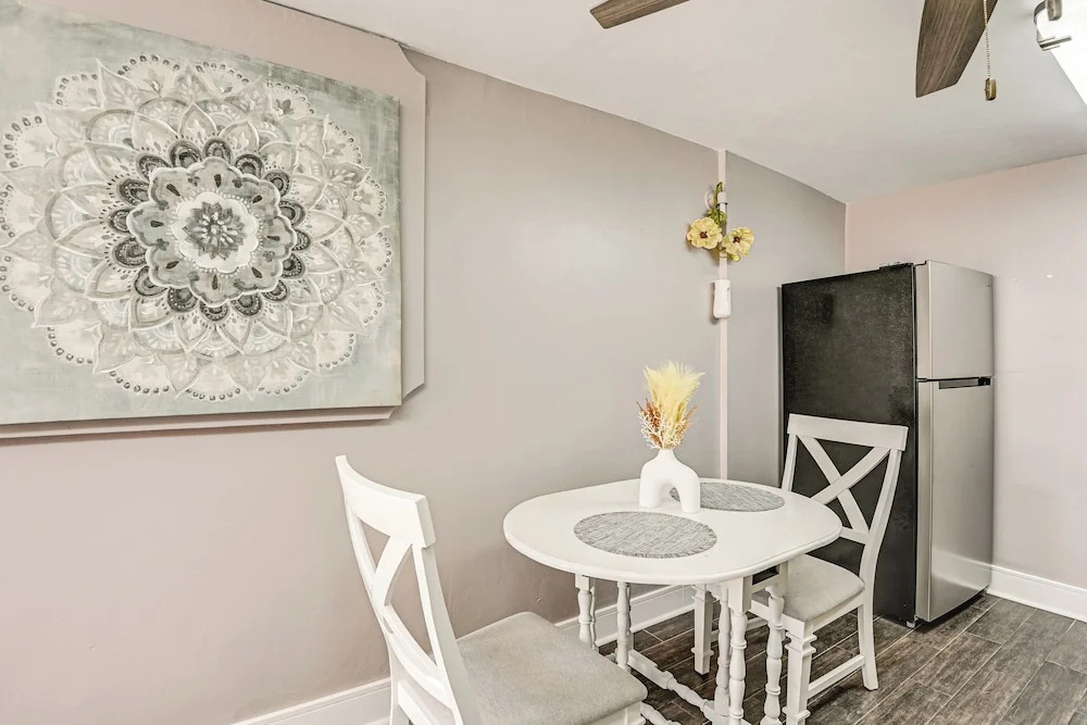 2 Mi to Public Pool! Cozy Naples Cottage w/ Patio