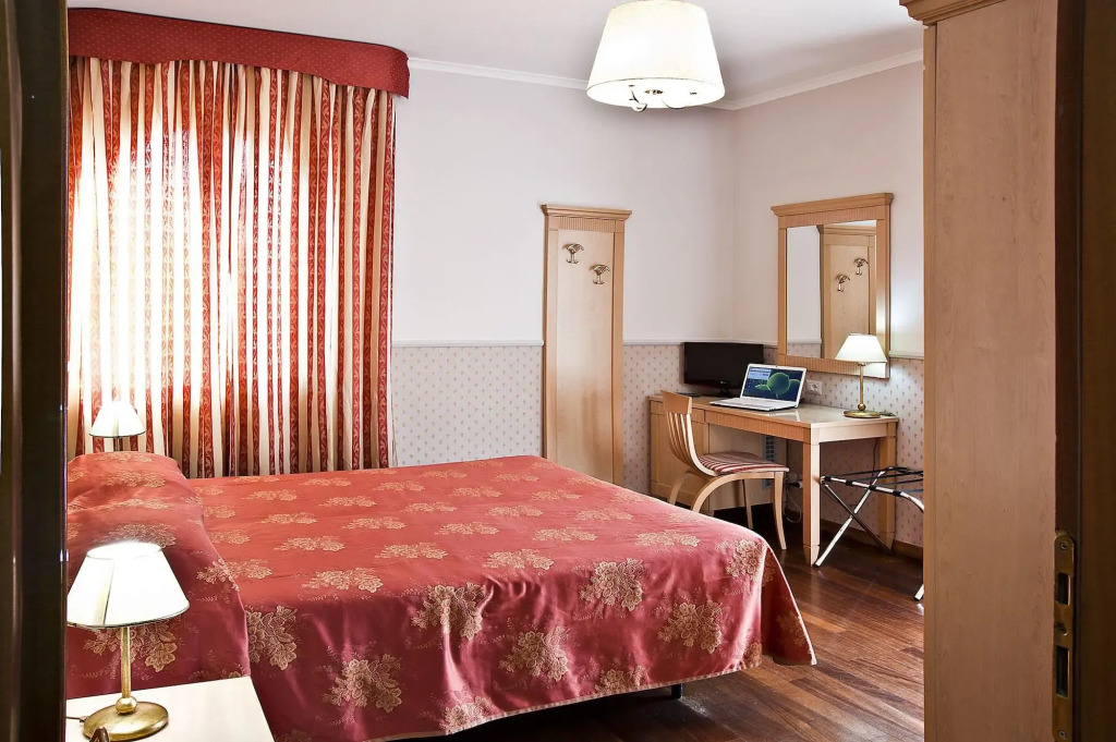Hotel Arco Di Travertino