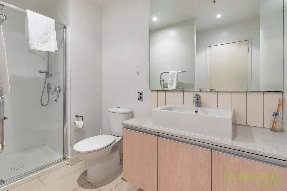QV Large Stylish Viaduct Apartment - 772
