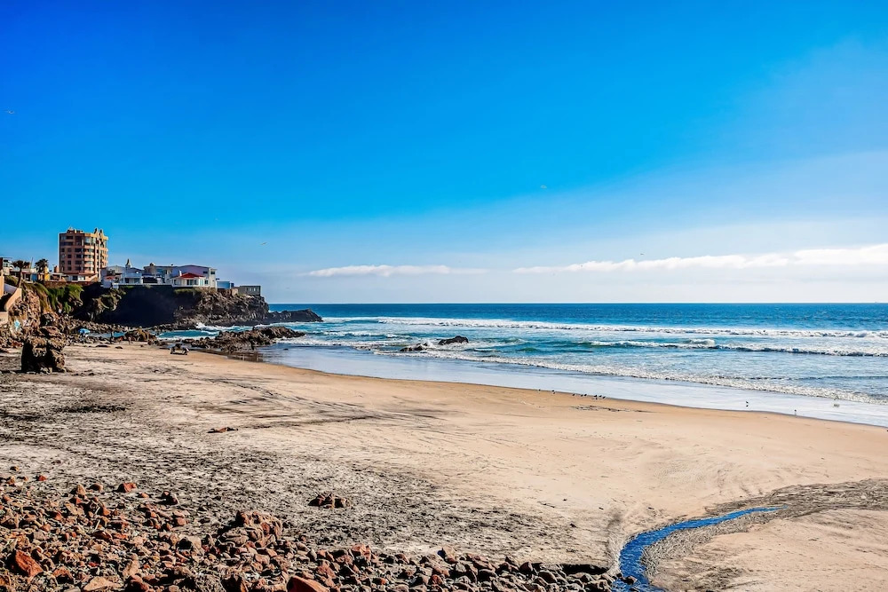 Dog-friendly Home 3 Rows to Beach With Rooftop Deck, Pool, hot Tub, & Kitchen