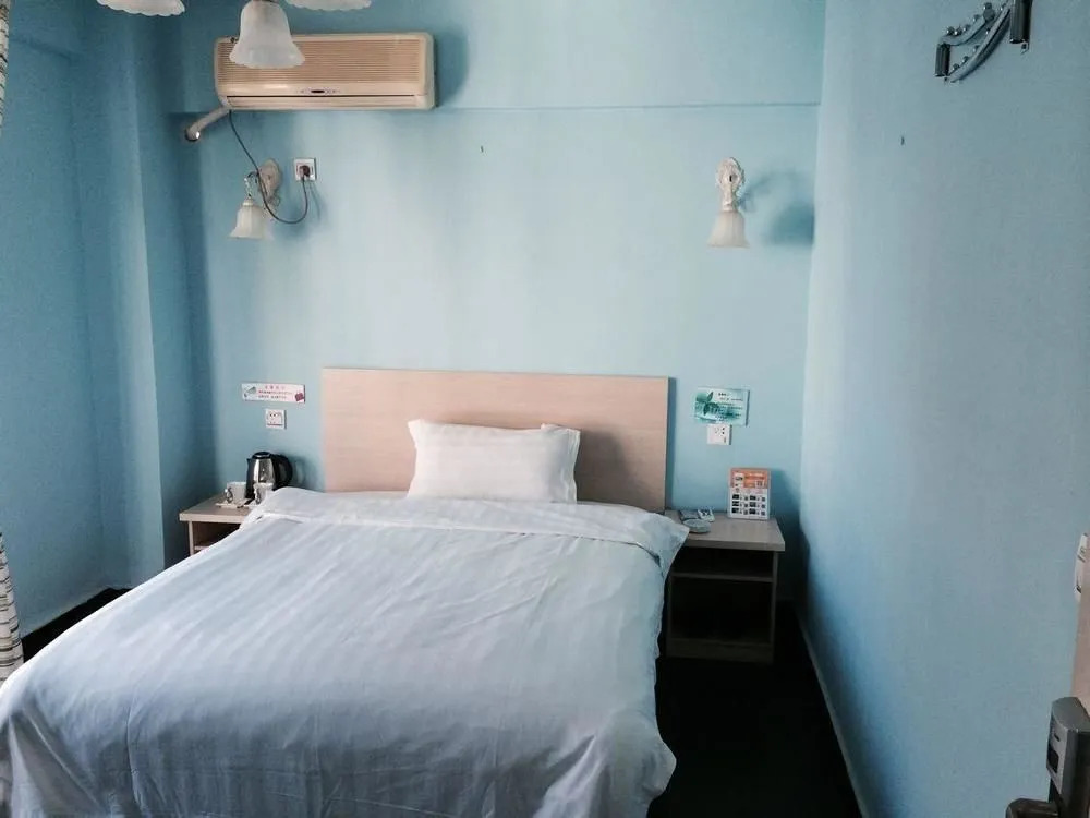 8090 Sea View Room