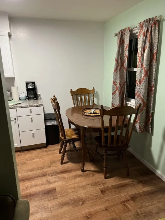 Boat House Ground Floor #2 - 1 Br Waterfront, Wifi 1 Bedroom Apts by RedAwning