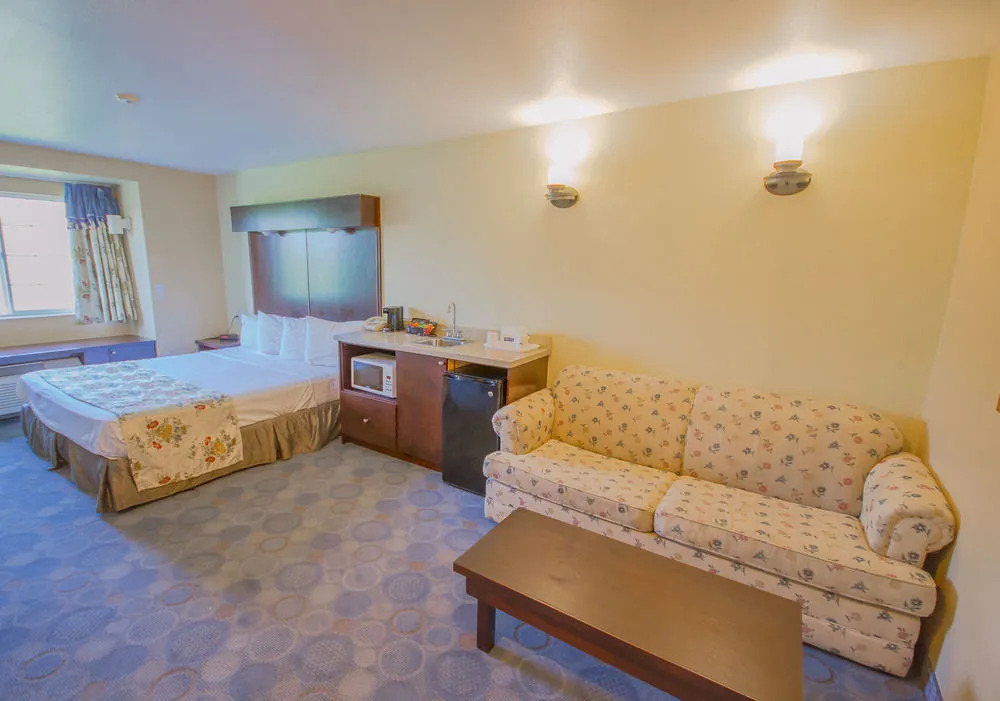 Auburn Travelodge Inn and Suites