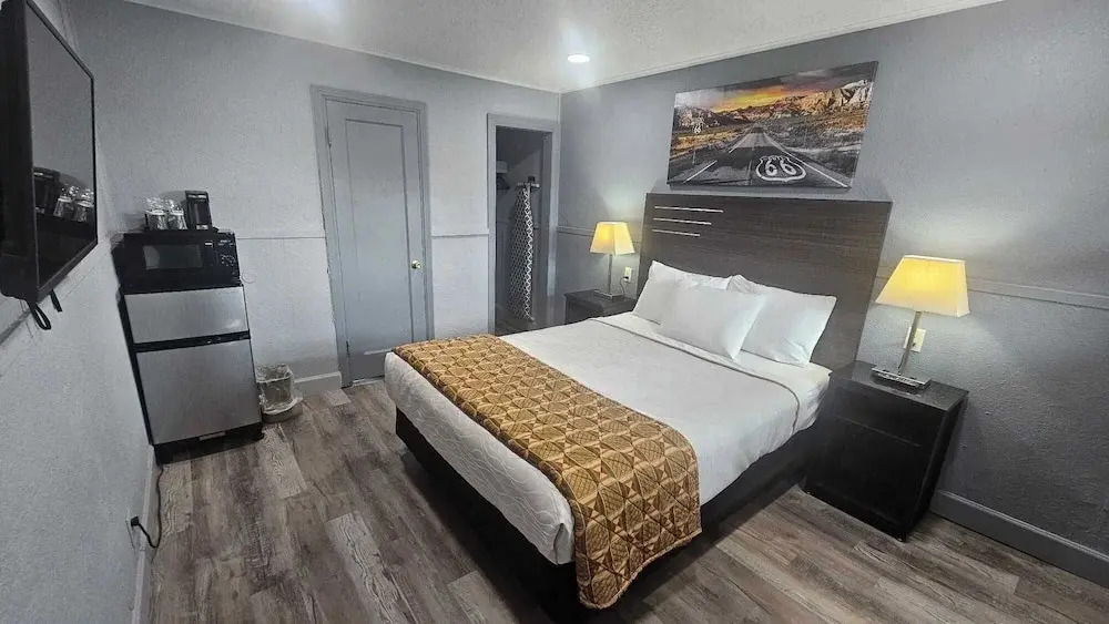 Travelers Inn
