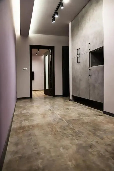 Very Spacious & Modern 2Bed near Airport & Centre