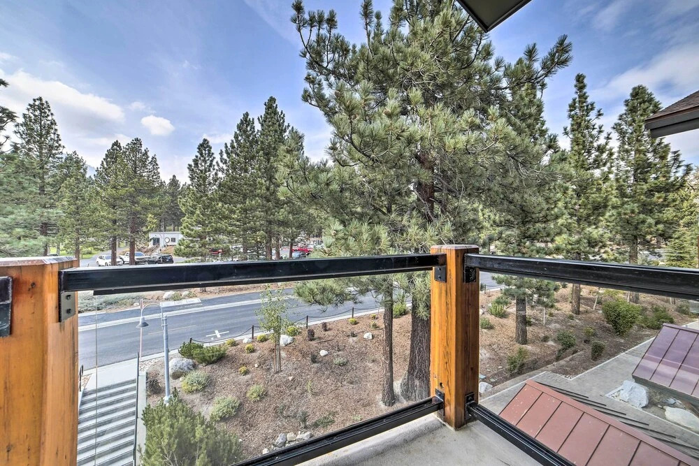 Modern Mammoth Lakes Condo: Ski, Hike, & More!