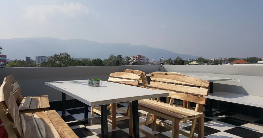 Roof And Room Hostel