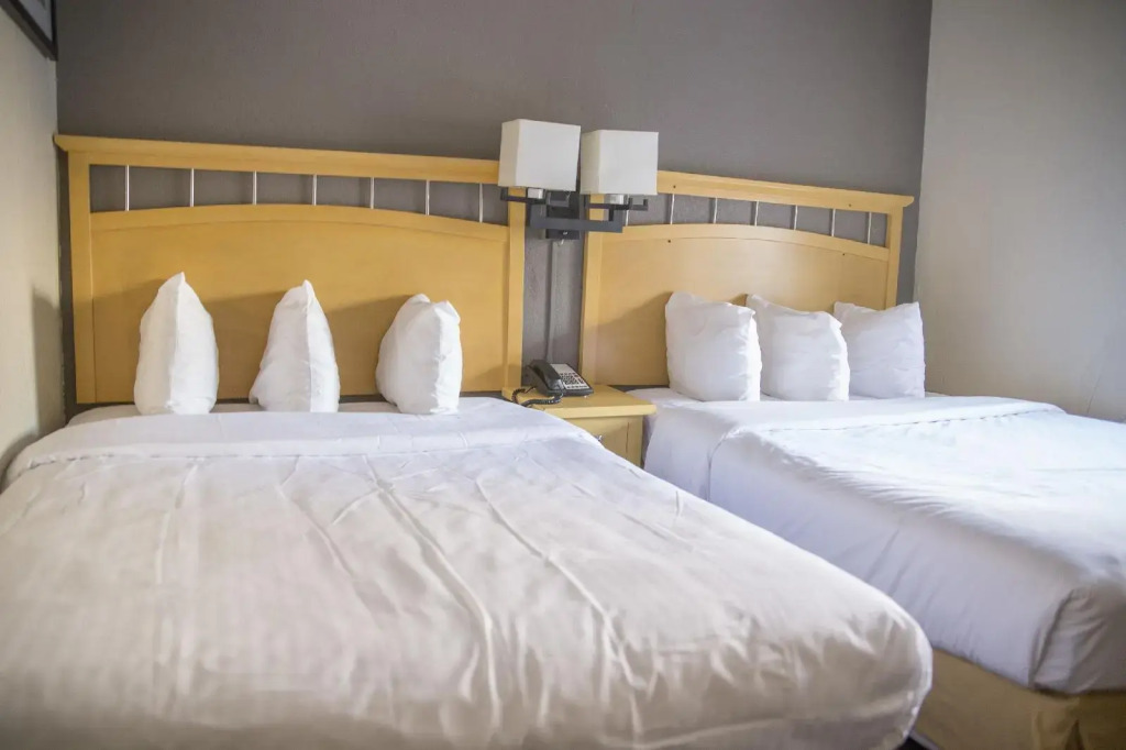 Hudson River Hotel