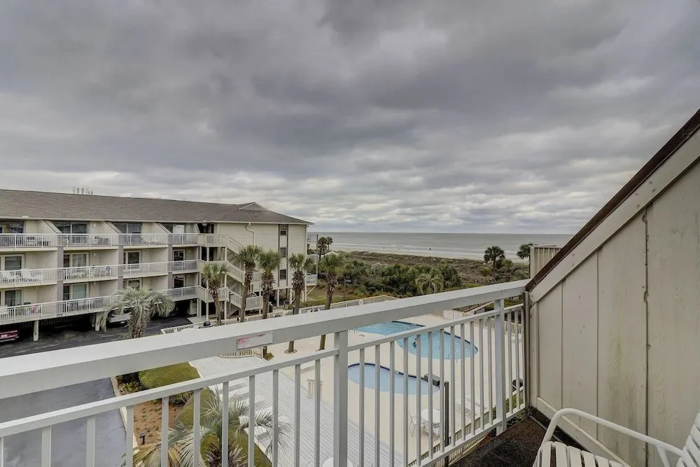 Breakers 320 by RedAwning